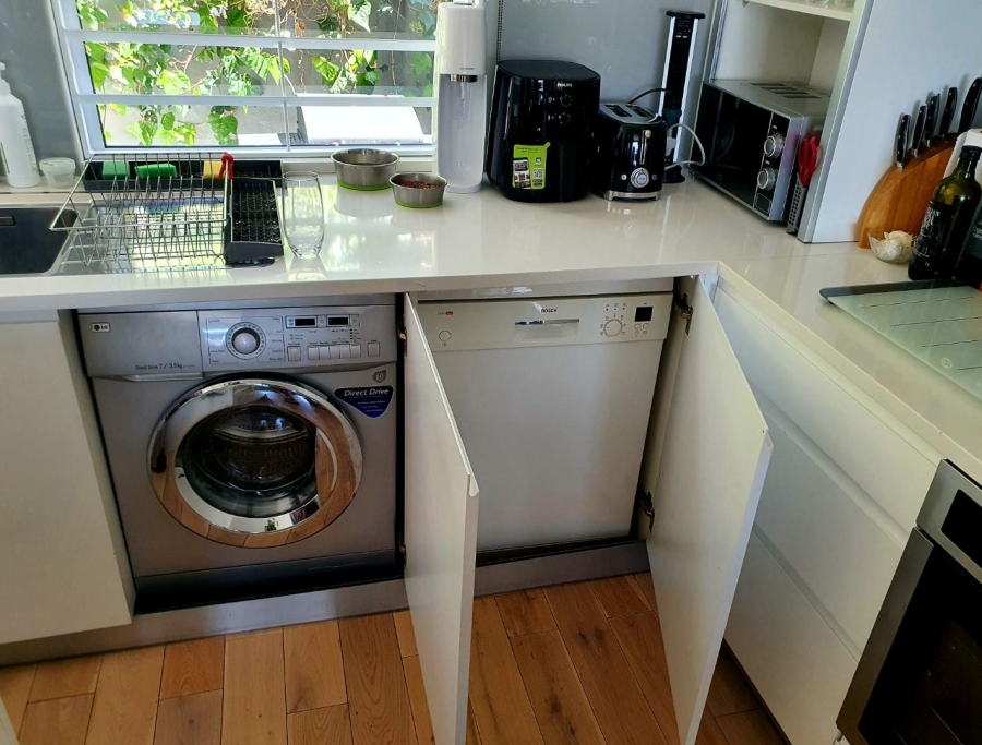 To Let 2 Bedroom Property for Rent in Green Point Western Cape